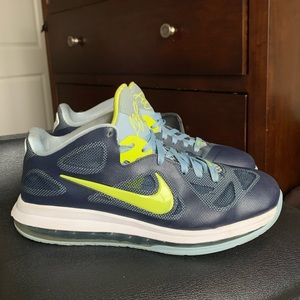 🥶 Lebron James mid-top Basketball Shoes